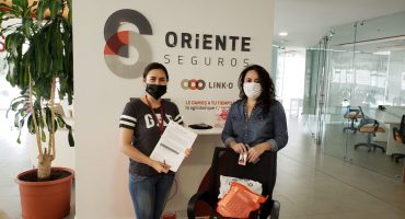FOTO ENTREGA IMPLEMENTOS ERGONÓMICOS PARA TELETRABAJO
