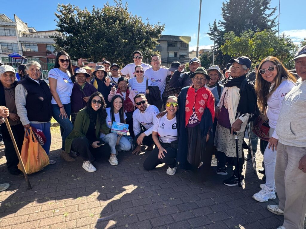 Laboratorios Bagó | Un gesto con propósito: Laboratorios Bagó lleva salud y bienestar a 650 adultos mayores en Quito