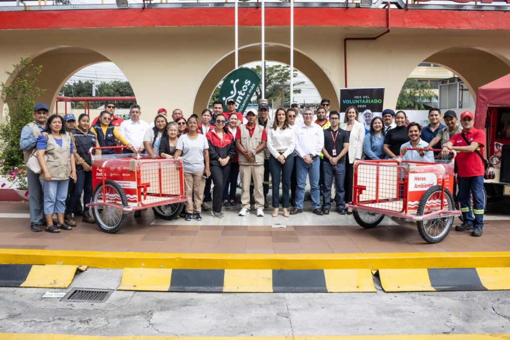 Arca Continental | Recicladores de base estrenan triciclos por su gran labor en la recuperación de materiales y promoción de prácticas responsables con el ambiente