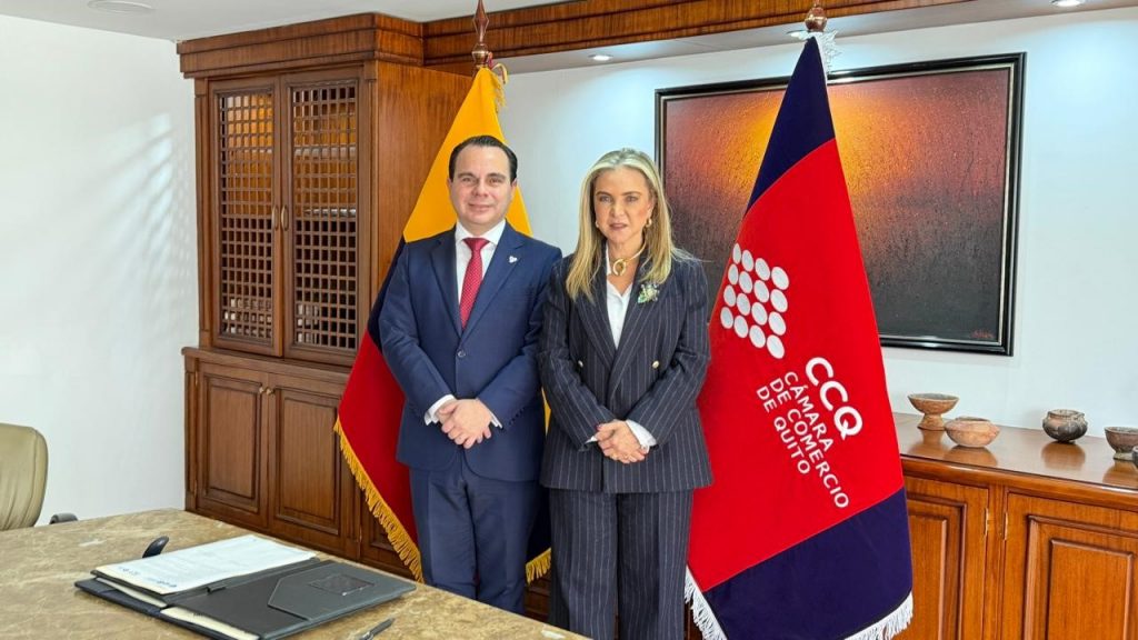 CCQ y Superintendencia de Protección de Datos firman convenio para fortalecer el cumplimiento normativo en el sector empresarial